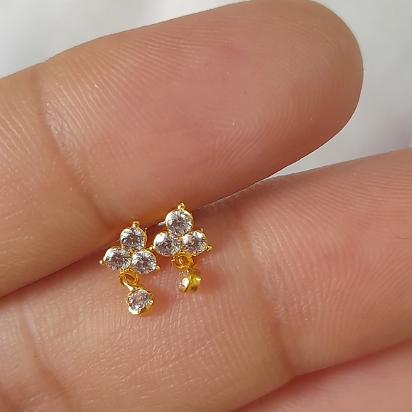 Beautiful new small earrings - Picture 5 of 5